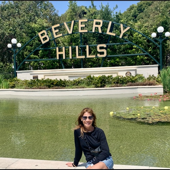 Meet your Posher, Cindy - Picture 2 of 6